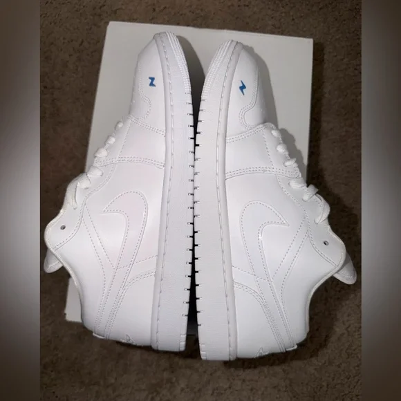 NIKE AIR JORDAN 1 Low Triple White Women's Sz 11 DV0990-111 (New in Box) - Picture 2 of 12